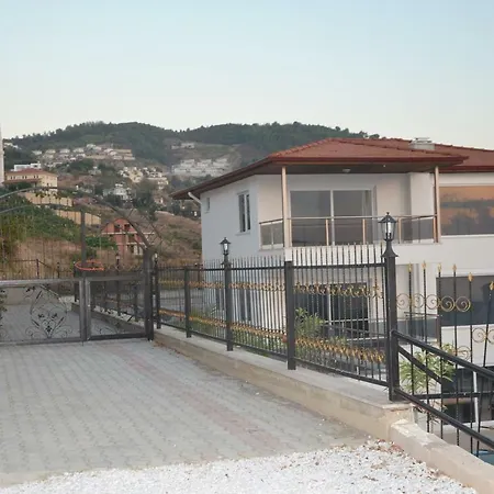 Nieuwe Duplex Met 6 Slaapkamers En Twee Woonkamers Plus Kinderbad * Kargicak (Alanya)