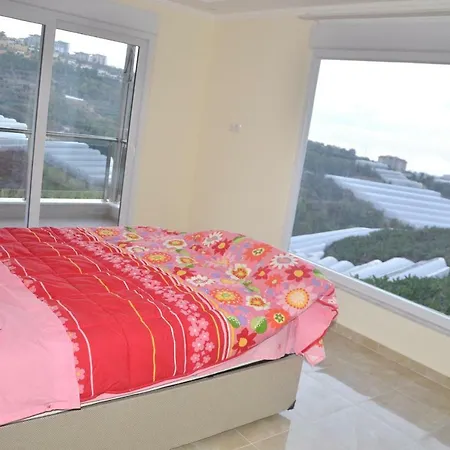 Nieuwe Duplex Met 6 Slaapkamers En Twee Woonkamers Plus Kinderbad