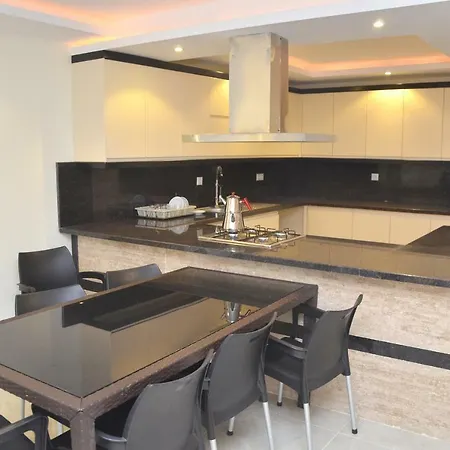 Nieuwe Duplex Met 6 Slaapkamers En Twee Woonkamers Plus Kinderbad * Kargıcak