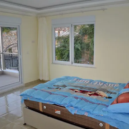 Nieuwe Duplex Met 6 Slaapkamers En Twee Woonkamers Plus Kinderbad