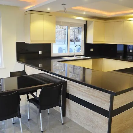 Villa Nieuwe Duplex Met 6 Slaapkamers En Twee Woonkamers Plus Kinderbad *